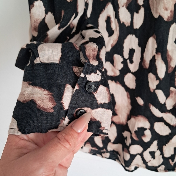 H&M Black and Cream Patterned Button Down Shirt - Picture 4 of 10